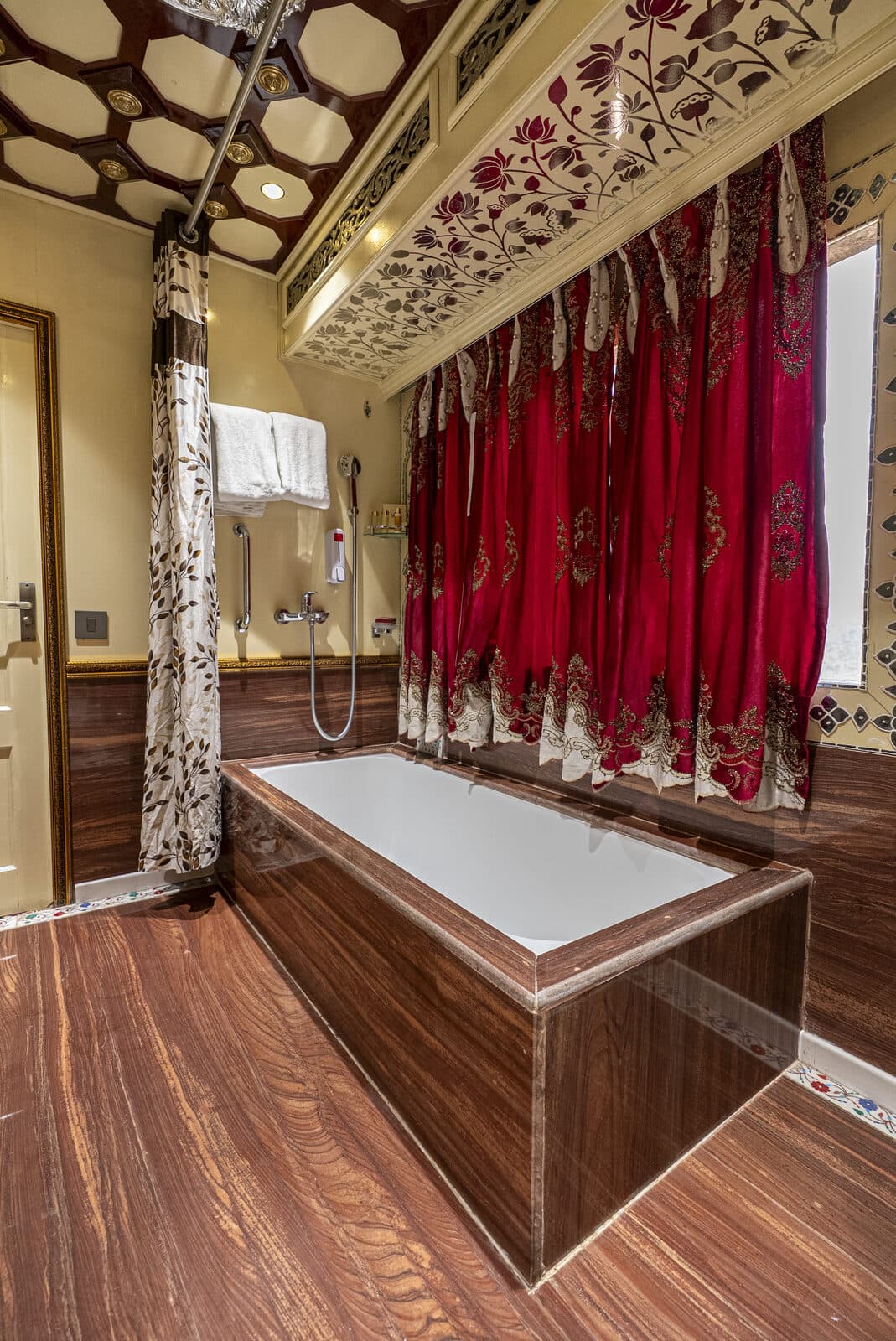 Presidential Suite cabin aboard Palace on Wheels — official photograph 4