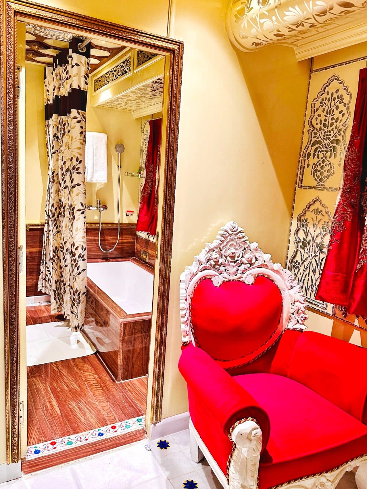 Presidential Suite cabin aboard Palace on Wheels — official photograph 7