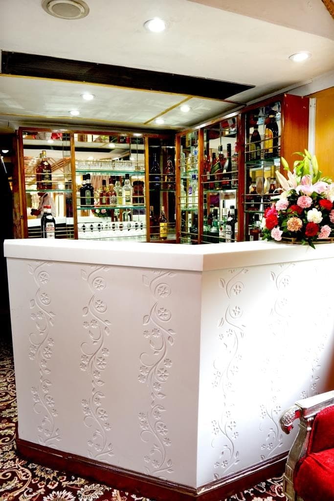 Palace on Wheels onboard bar counter