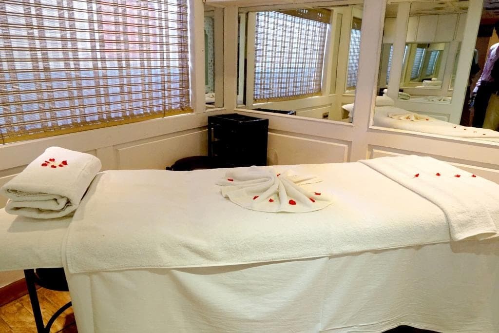 Palace on Wheels onboard spa massage room with fresh rose petals